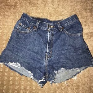 AUTHENTIC HIGH WAISTED LEVI DENIM SHORTS